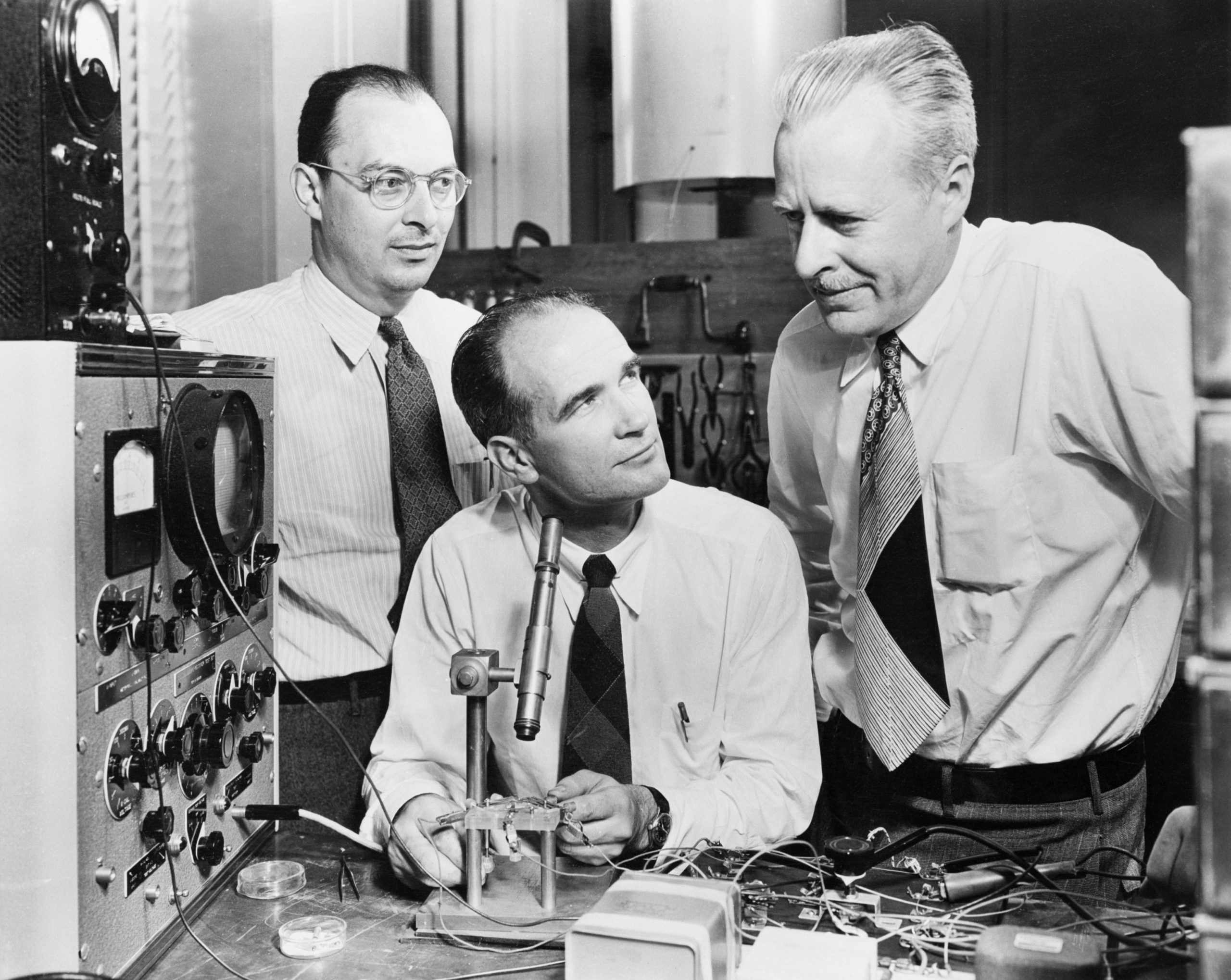 تحقیقات ویلیام شاکلی بر روی ترانزیستور
